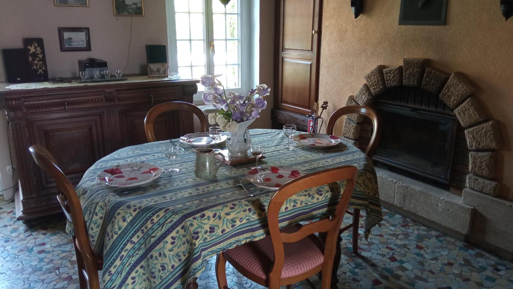 Chantilly ,Petit Dejeuner Et Table D'Hotes Possible Noyers  Buitenkant foto